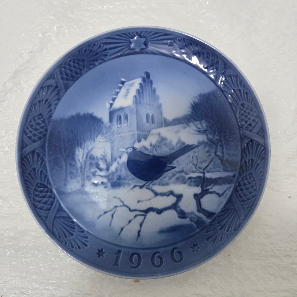 Royal Copenhagen 1966 Christmas Plate Blackbird at Christmas Time Kai Lange Blue